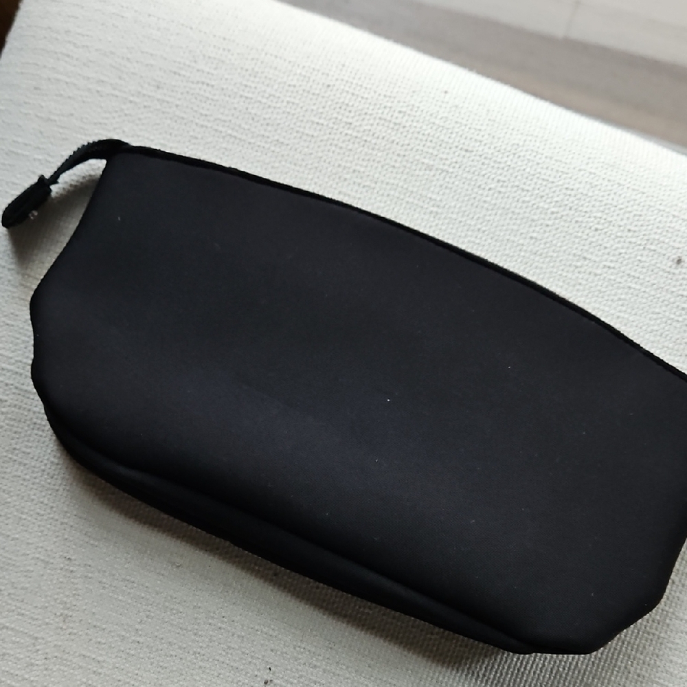 Lancôme Black Cosmetic Bag with 4 Mini/Travel Items - Picture 4 of 16